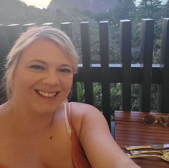 Meet your Posher, Alyssa - Picture 1 of 1